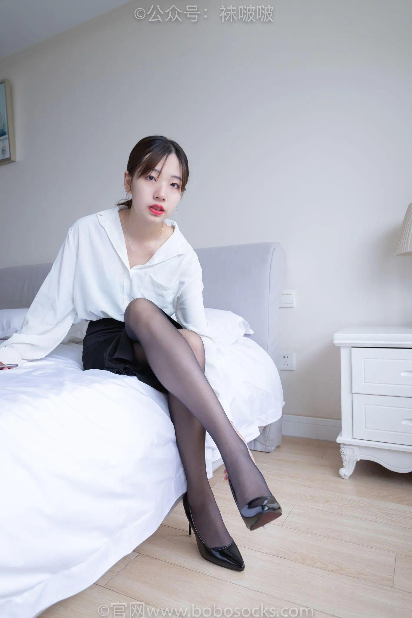 [BoBoSocks袜啵啵]NO.017 小甜豆-OL制服、高跟鞋、黑丝 [131P]插图3